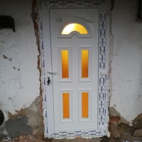 Temze 5 bejárati ajtó beépítve eljavítás nélkül